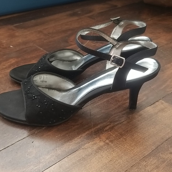 AE black heels with lace and beads - Picture 2 of 4